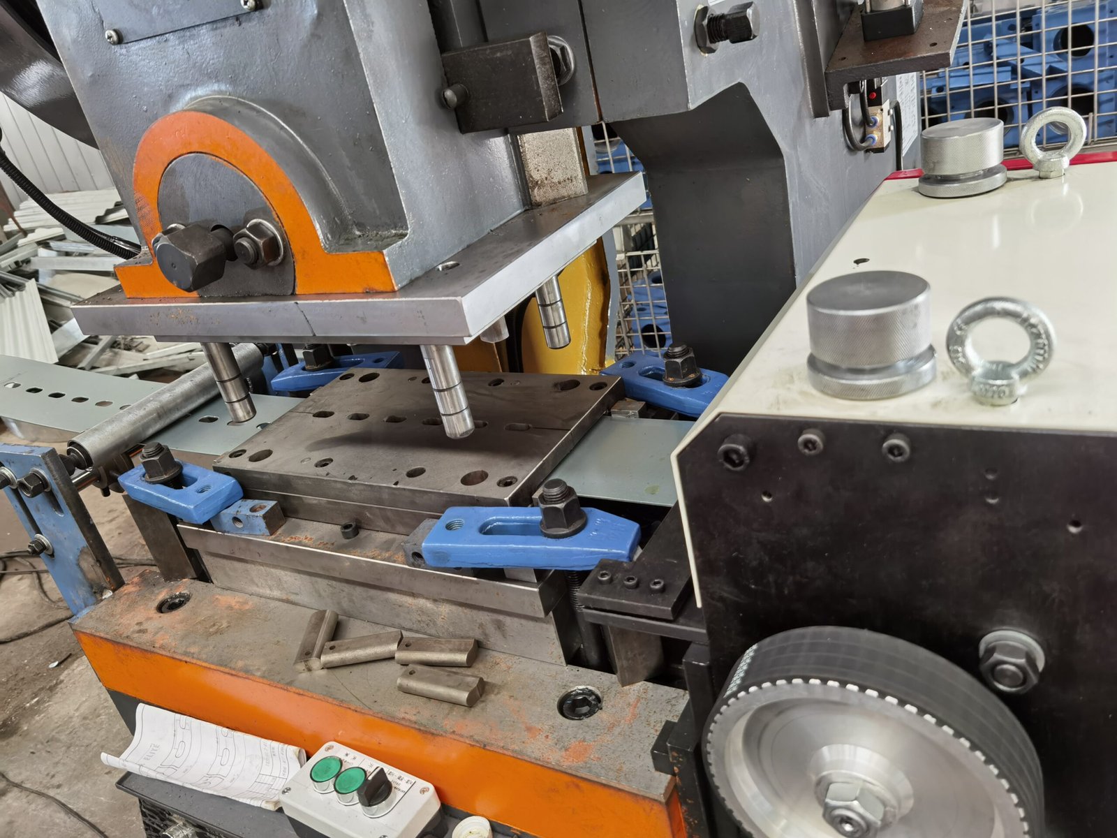 channel roll forming machine
