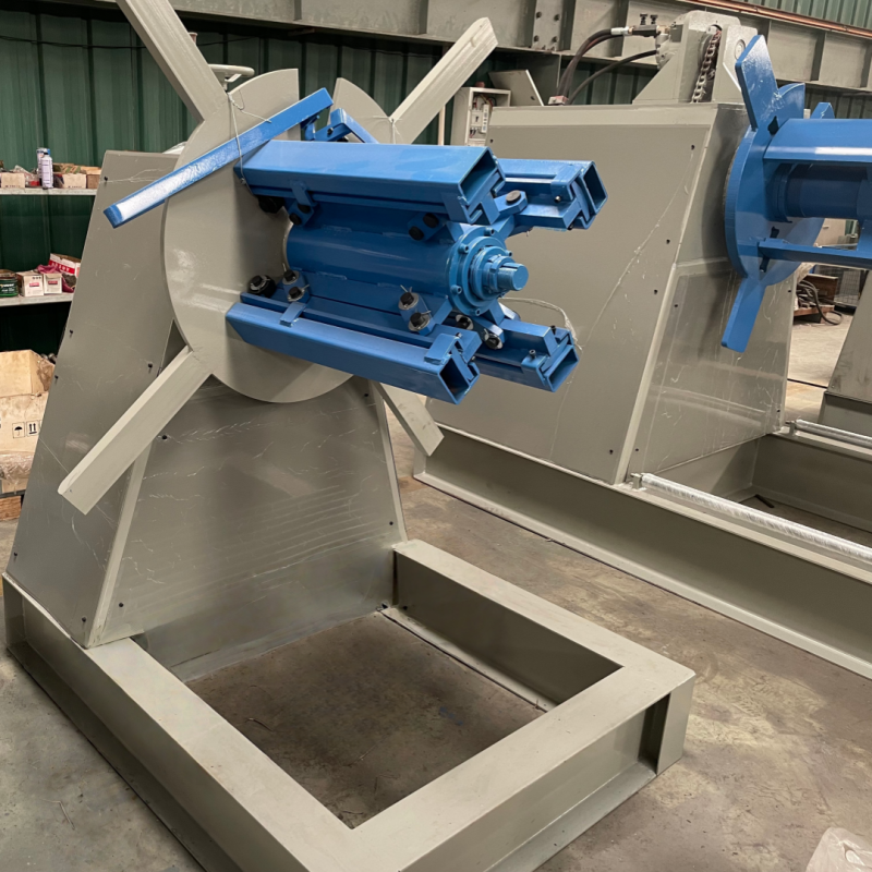 Hydraulic decoiler for purlin machine